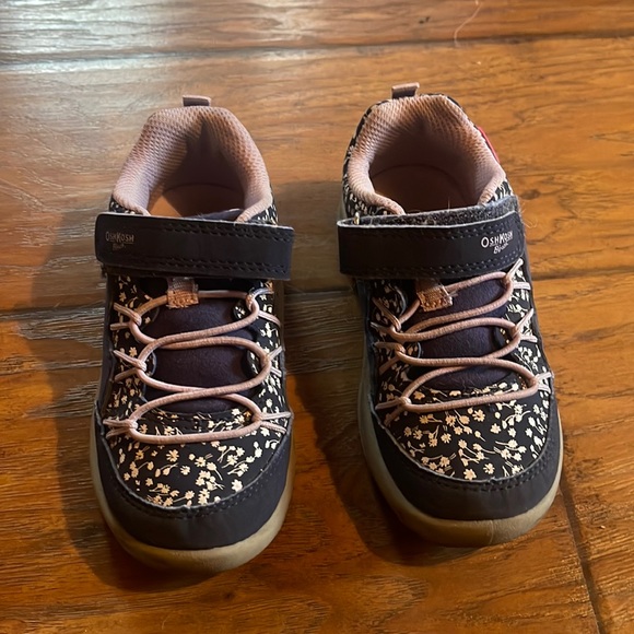 OshKosh B'gosh Other - Oshkosh sneakers 9T